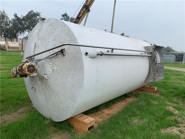 CHERRY-BURRELL 8' Dia. x 22' H, 6000 Gallon Silo with Top Mounted Agitator